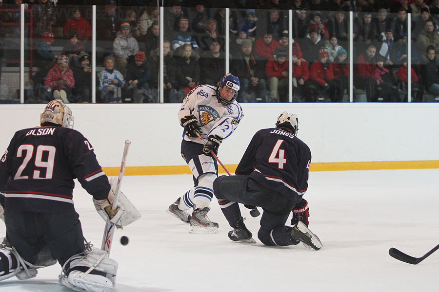 11.2.2012 - (Suomi U18-USA U18)