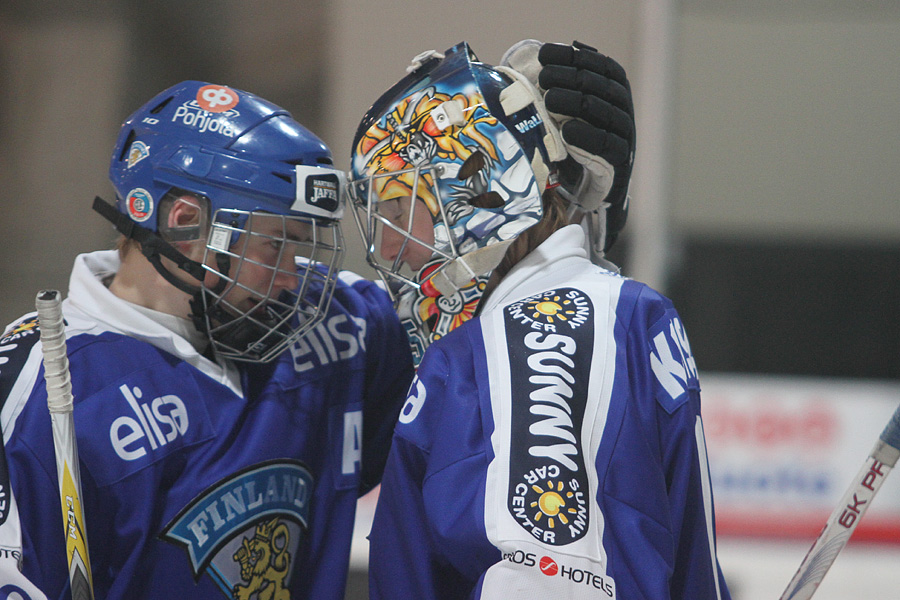 12.2.2012 - (Suomi U18-Ruotsi U18)