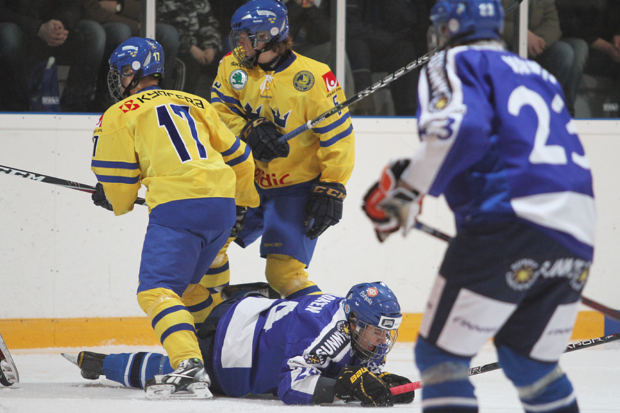 12.2.2012 - (Suomi U18-Ruotsi U18)