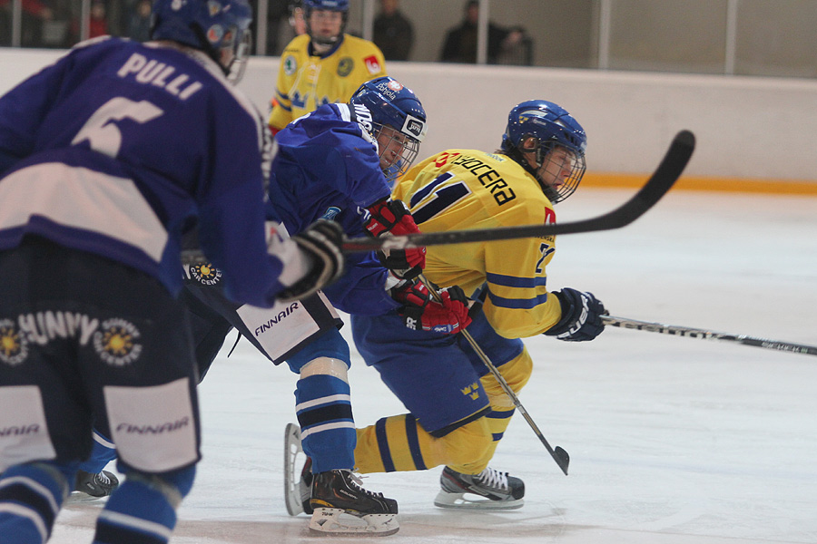 12.2.2012 - (Suomi U18-Ruotsi U18)