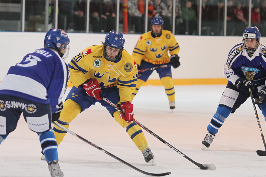 12.2.2012 - (Suomi U18-Ruotsi U18)