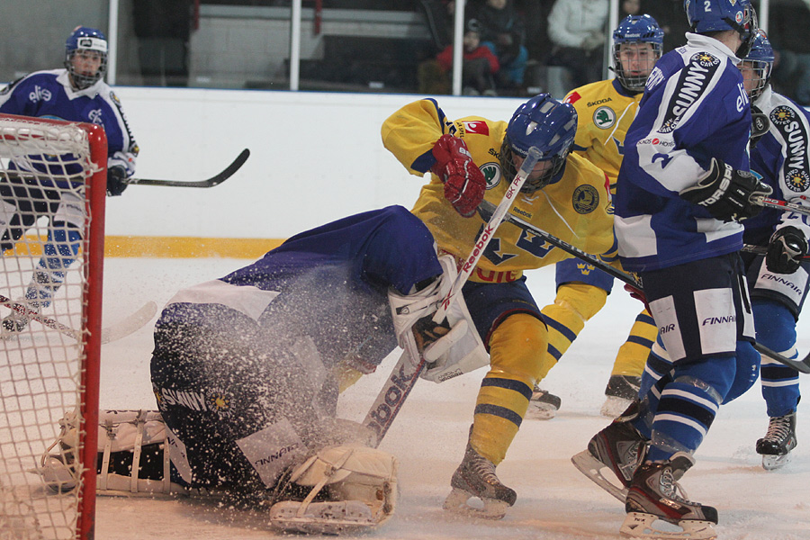 12.2.2012 - (Suomi U18-Ruotsi U18)