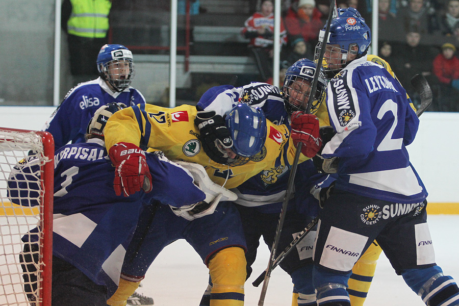 12.2.2012 - (Suomi U18-Ruotsi U18)