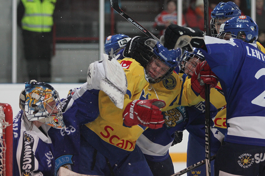 12.2.2012 - (Suomi U18-Ruotsi U18)