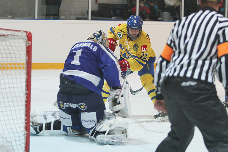 12.2.2012 - (Suomi U18-Ruotsi U18)