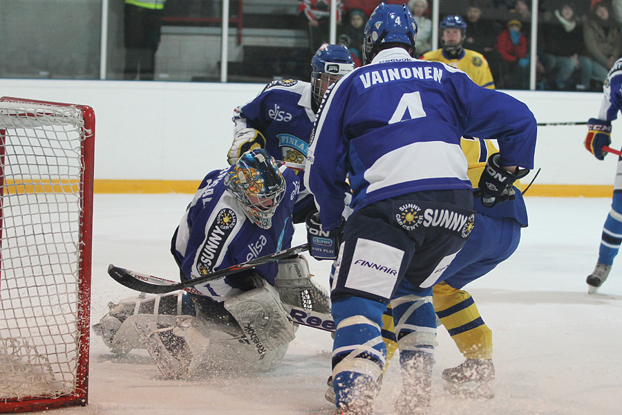 12.2.2012 - (Suomi U18-Ruotsi U18)