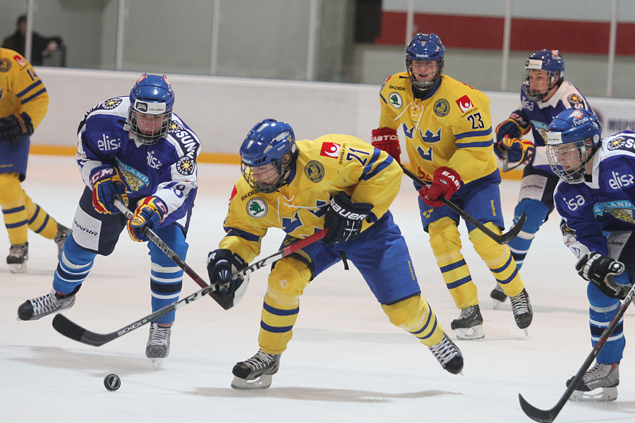 12.2.2012 - (Suomi U18-Ruotsi U18)