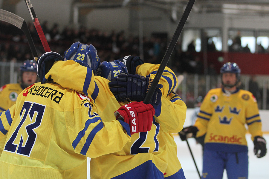 12.2.2012 - (Suomi U18-Ruotsi U18)