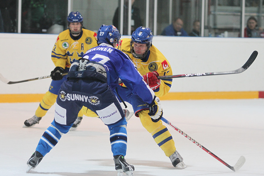 12.2.2012 - (Suomi U18-Ruotsi U18)