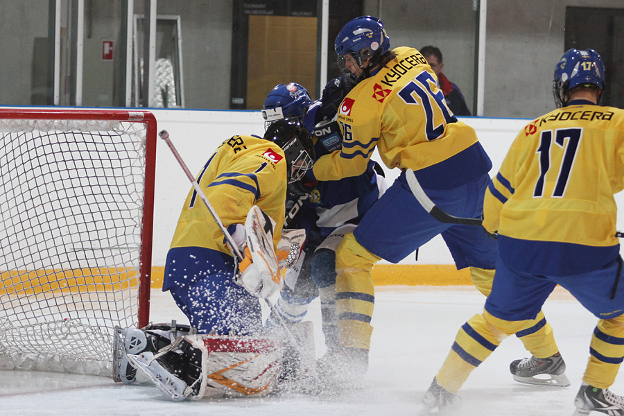 12.2.2012 - (Suomi U18-Ruotsi U18)