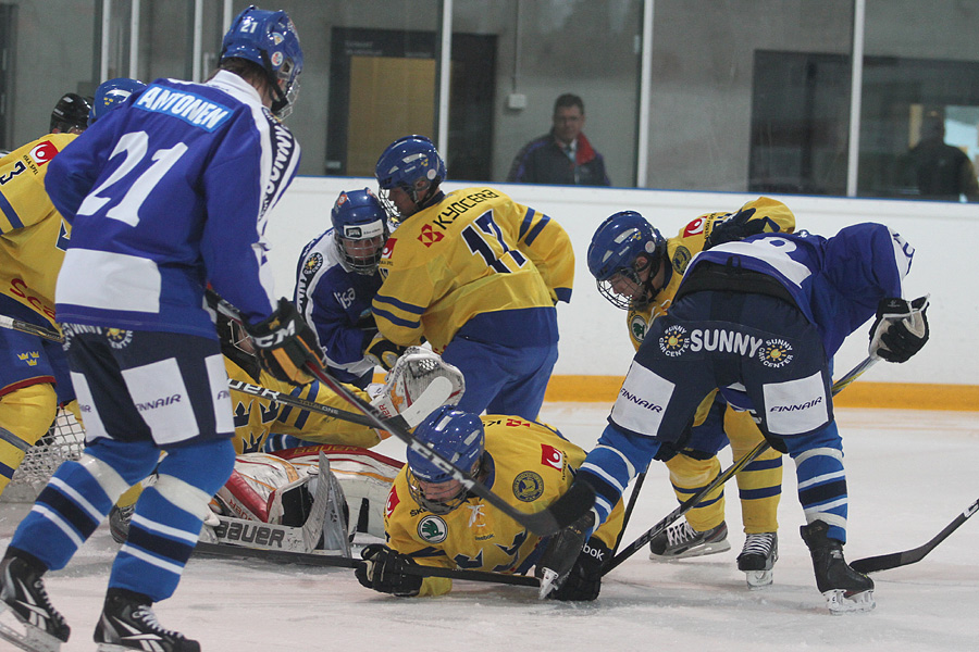 12.2.2012 - (Suomi U18-Ruotsi U18)