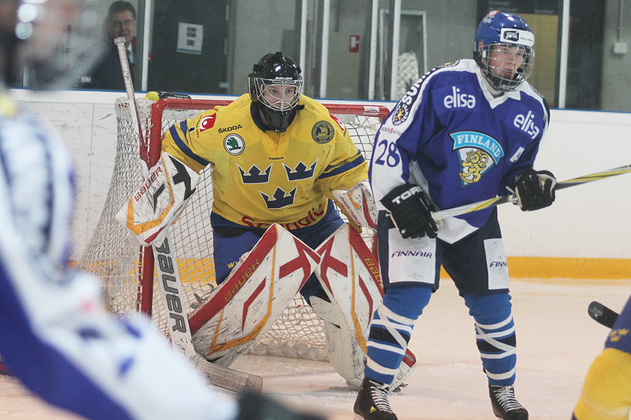 12.2.2012 - (Suomi U18-Ruotsi U18)