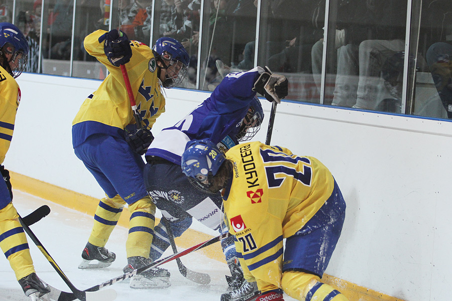 12.2.2012 - (Suomi U18-Ruotsi U18)