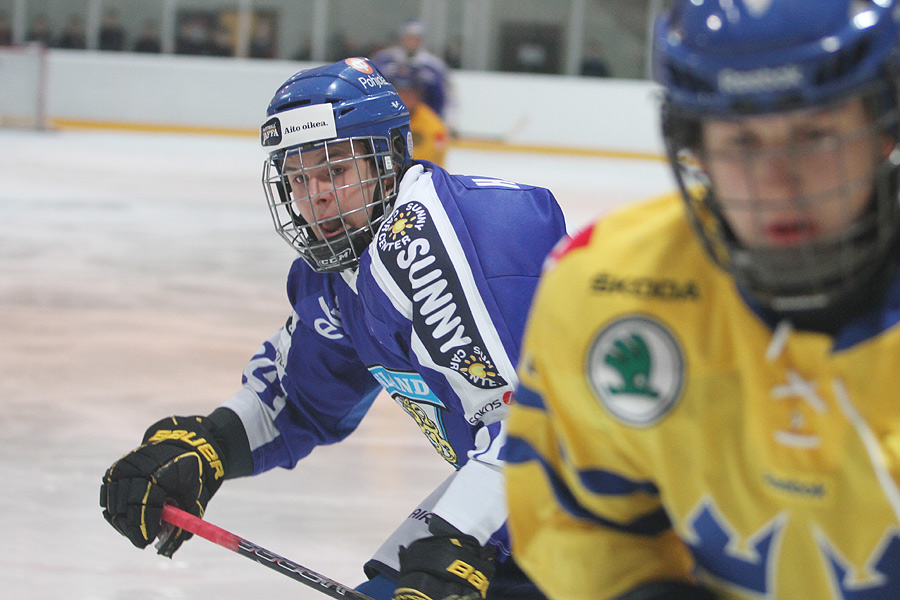 12.2.2012 - (Suomi U18-Ruotsi U18)