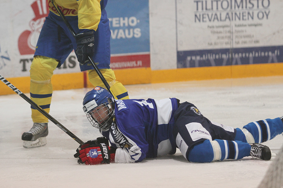 12.2.2012 - (Suomi U18-Ruotsi U18)