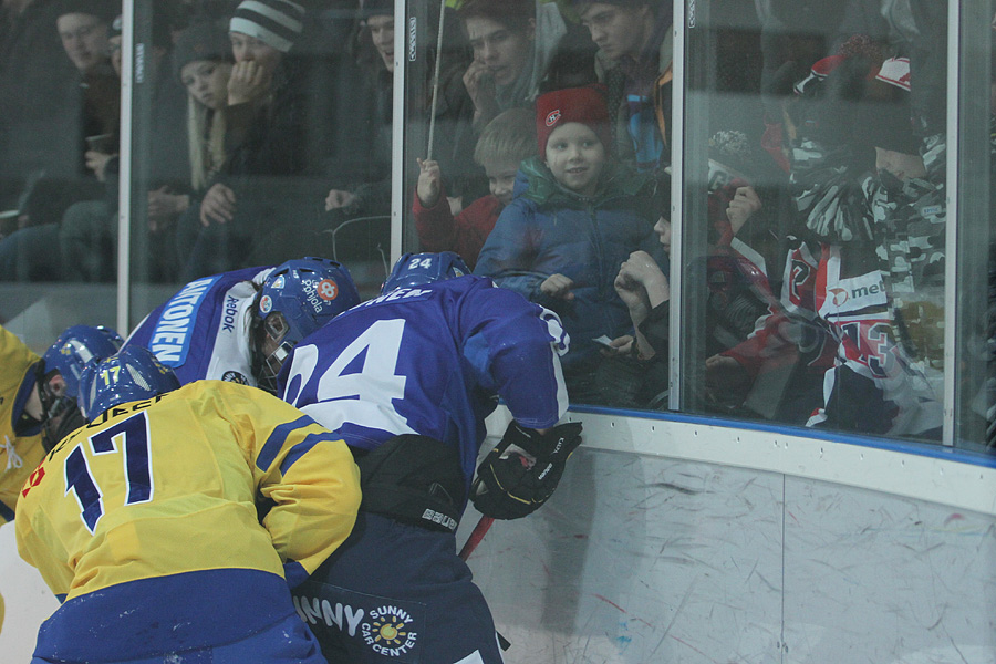 12.2.2012 - (Suomi U18-Ruotsi U18)