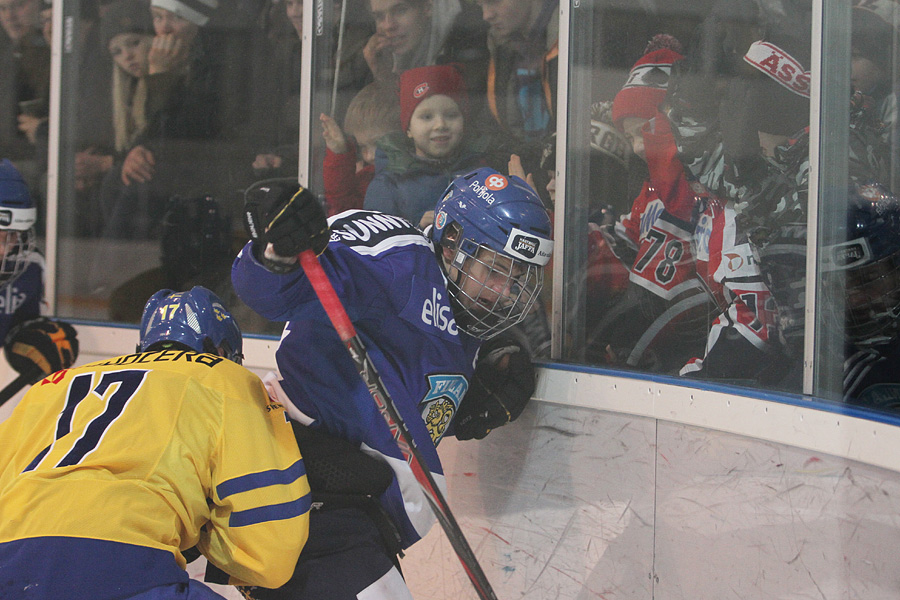 12.2.2012 - (Suomi U18-Ruotsi U18)