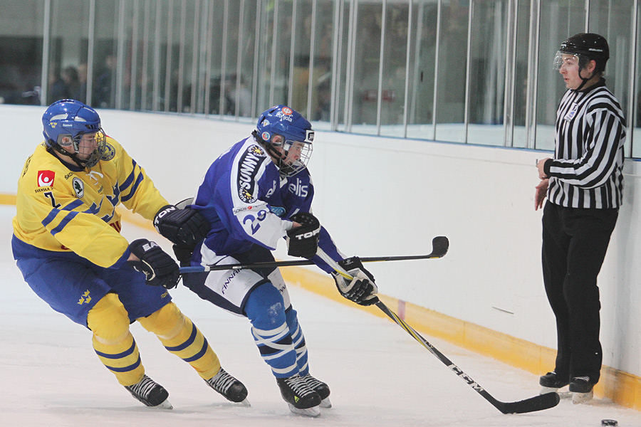 12.2.2012 - (Suomi U18-Ruotsi U18)