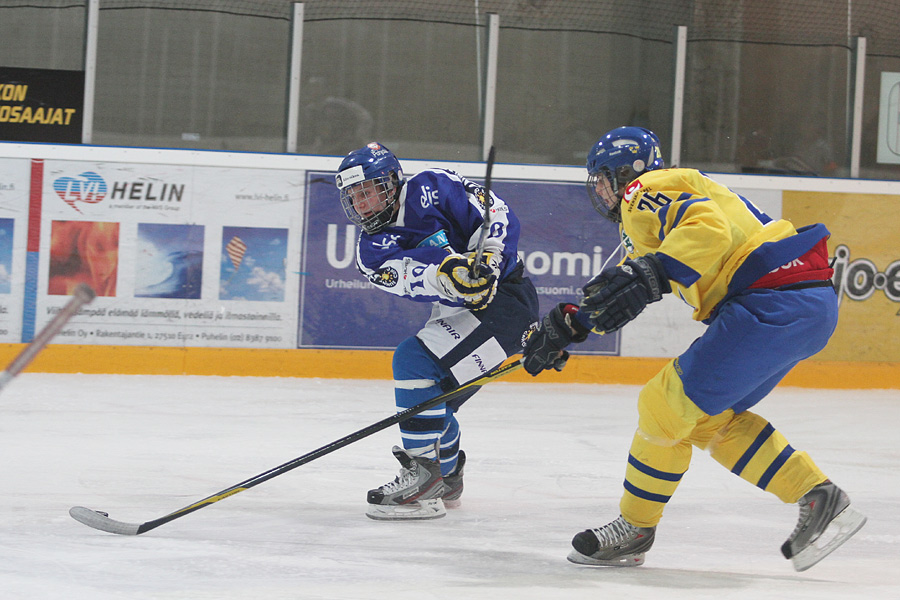 12.2.2012 - (Suomi U18-Ruotsi U18)