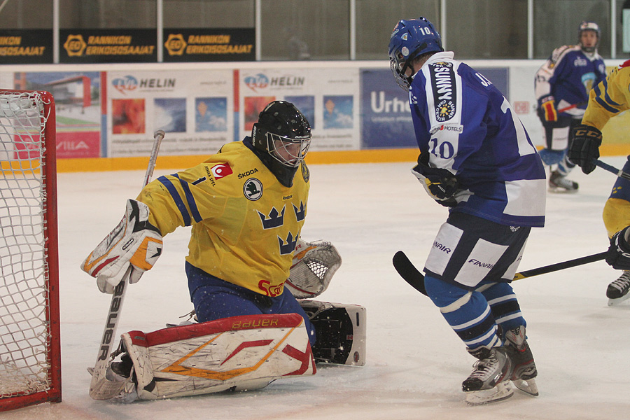 12.2.2012 - (Suomi U18-Ruotsi U18)