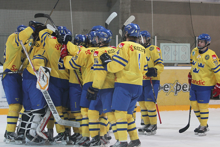 12.2.2012 - (Suomi U18-Ruotsi U18)