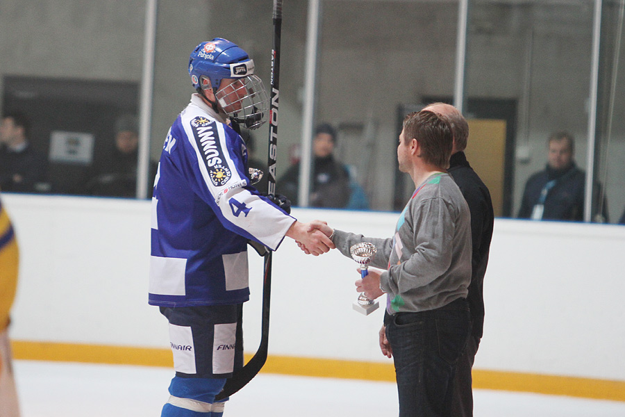 12.2.2012 - (Suomi U18-Ruotsi U18)