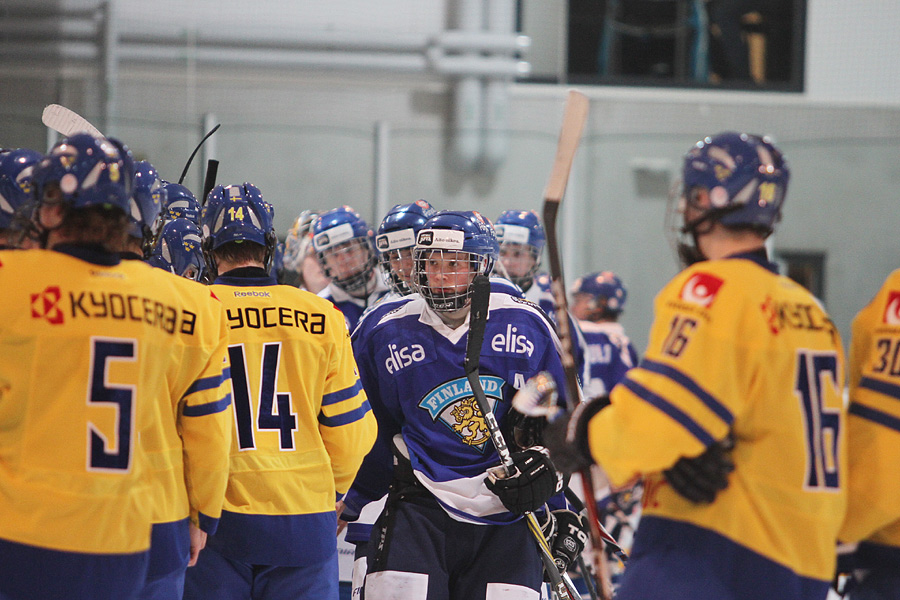 12.2.2012 - (Suomi U18-Ruotsi U18)