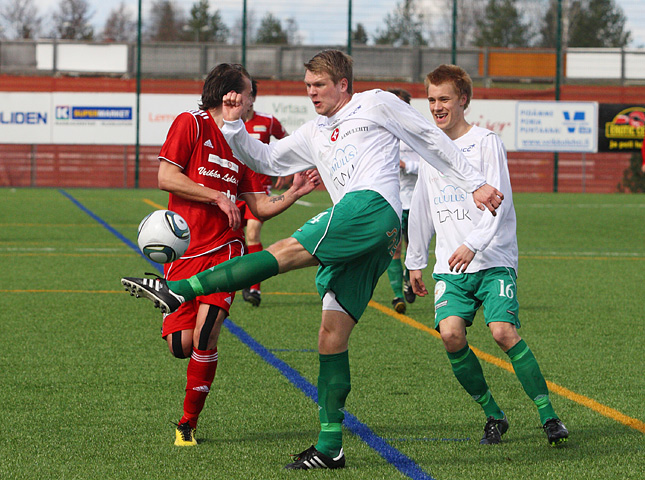 30.4.2011 - (FC Jazz-Tampereen Palloveikot)