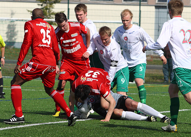 30.4.2011 - (FC Jazz-Tampereen Palloveikot)