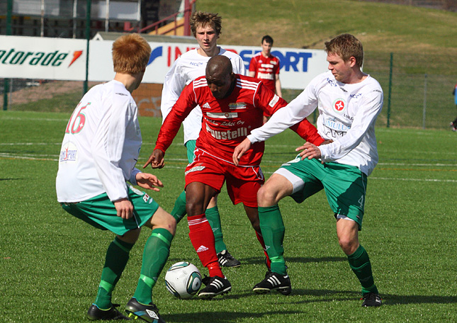 30.4.2011 - (FC Jazz-Tampereen Palloveikot)