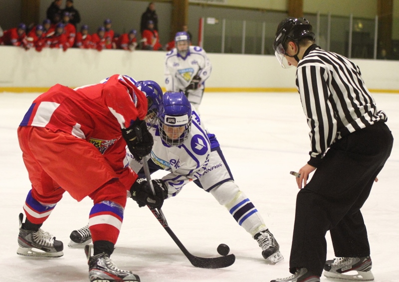 08.11.2013 - U17 FIN-CZE