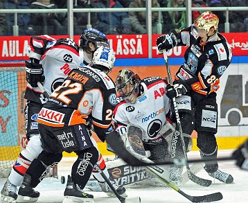 Jussi Makkonen (85) pelasi HPK:ssa tehokkaasti Steve Kariyan kanssa.Arkistokuva: Pekka Paljakka / UrheiluJyv�skyl�