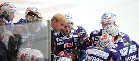 Jussi Tapola palauttaa kapulan Jukka Rautakorvelle kauden jälkeen