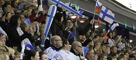 Kultajuhlat suorana lähetyksenä screeniltä Turun Kauppatorilla