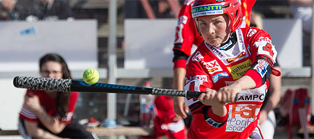 Susanna Puisto ja Meea Lehtinen Pesäkarhujen uusimmat sopimuspelaajat