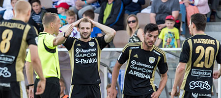 Puolustaja Cristhian Valencia Kerhoon