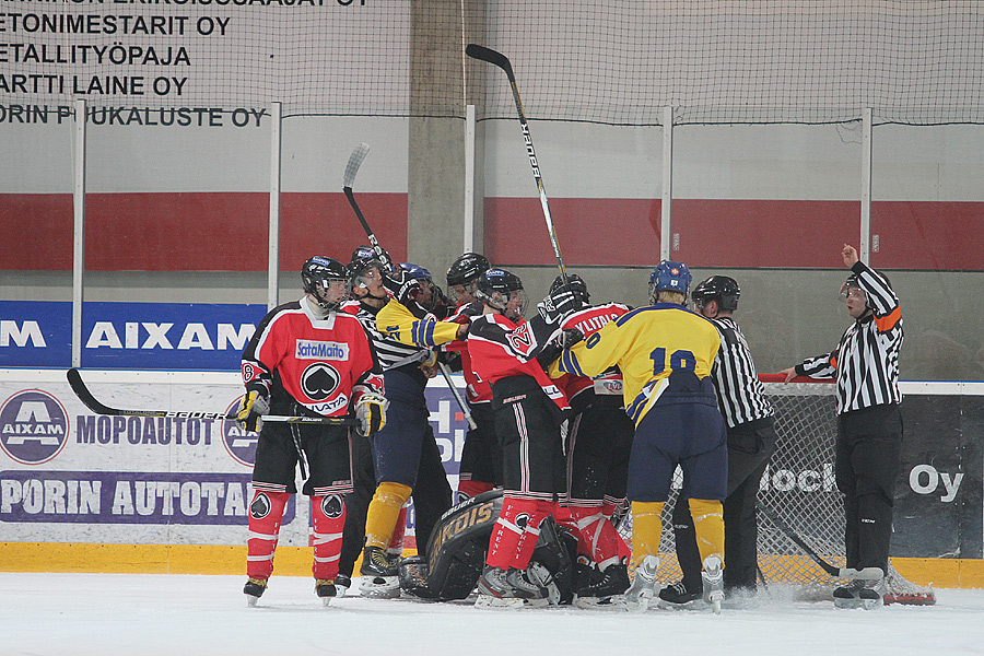 11.3.2013 - (Ässät B-Lukko B)