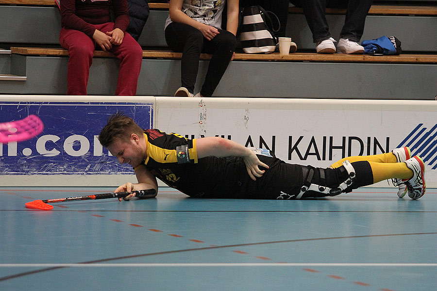 17.10.2015 - (Karhut-SB Welhot)