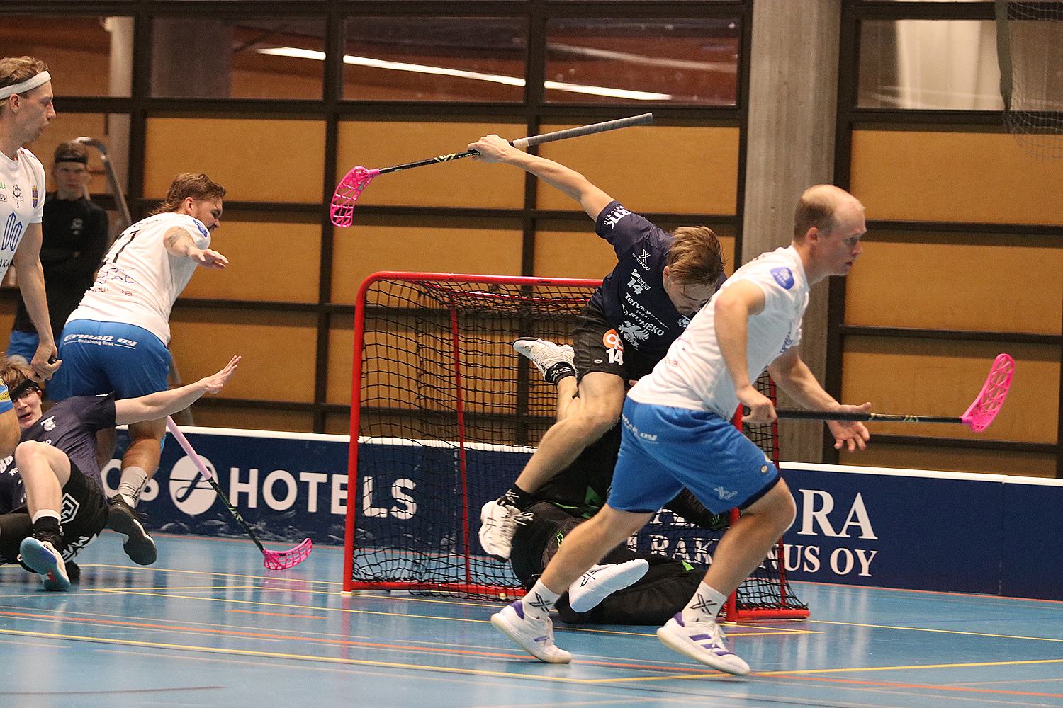 17.9.2025 - (Karhut-SalBa)