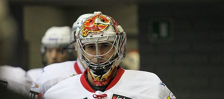 Kanadalaisvahti Irving KooKoon maalille