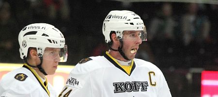 Kim Hirschovits jatkaa Espoo Bluesissa kaudet 2015-16 ja 2016-17