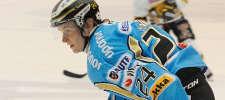 Nuorten maailmanmestari Aleksi Mustonen Pelicans-paitaan