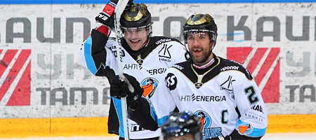 Pelicans luopuu Lee Gorenista