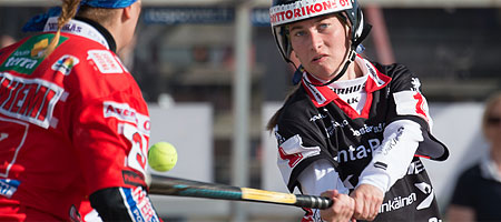 Linnea Laatikainen jatkaa Ysien riveissä