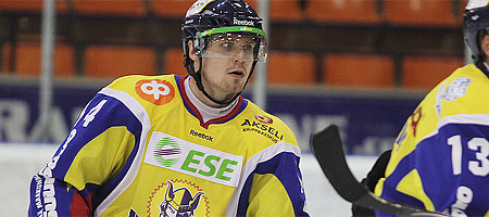 Teemu Suhonen vahvistamaan Jukureiden puolustusta